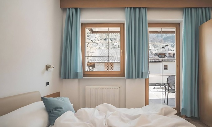 Silandro Apartment | Apartment 'Schnatzhof Typ A5' with Mountain View, Shared Pool and Wi-Fi