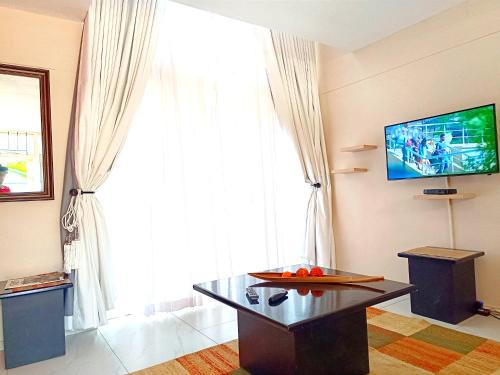 Harare Apartment | Apartment Sleeps 2 with Queen Bed