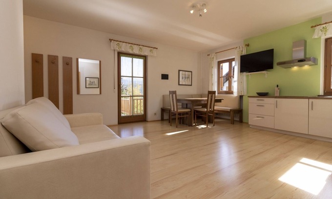 Caldaro Sulla Strada del Vino House | Apartment "Stompferhof Family" in Caldaro with Shared Pool & Garden