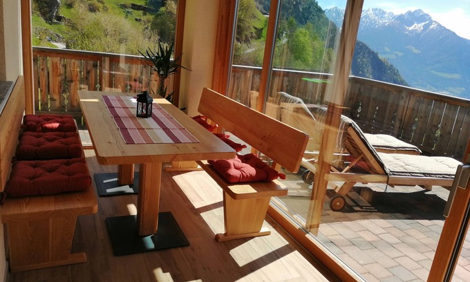 Lagundo Apartment | Apartment 'Storchennest' with Mountain View, Shared Garden and Wi-Fi