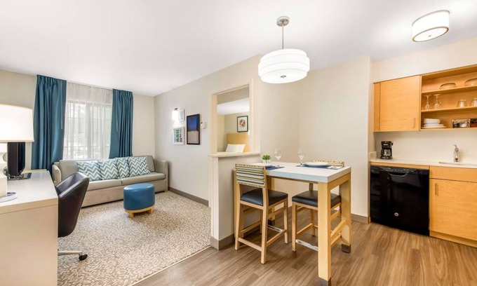 Arrowood Hotel | Apartment-Style Suite w/Fully Equipped Kitchen – Perfect Stay Near Carowinds