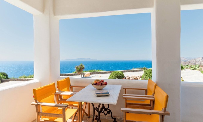 Kini Apartment | Apartment 'Suite No 3' with Sea View, Wi-Fi and Air Conditioning