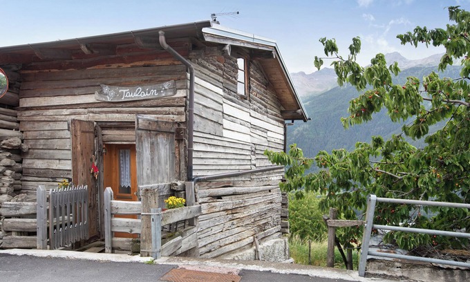 Valdisotto Apartment | Apartment "Taulain Gotrosio" close to Ski Slopes with Open Terrace and Wi-Fi
