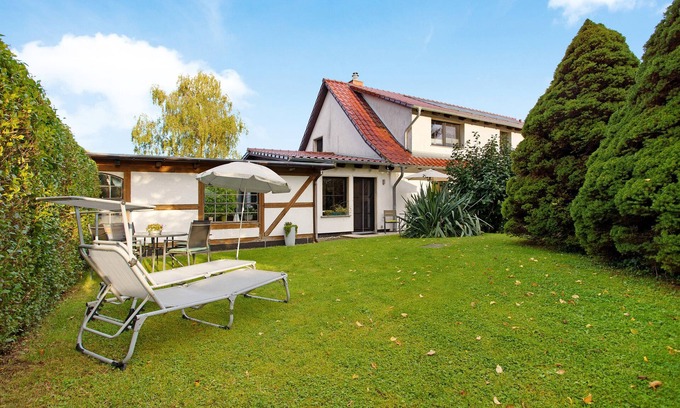 Putbus Apartment | Apartment 'To Hus' with Private Terrace, Private Garden and Wi-Fi