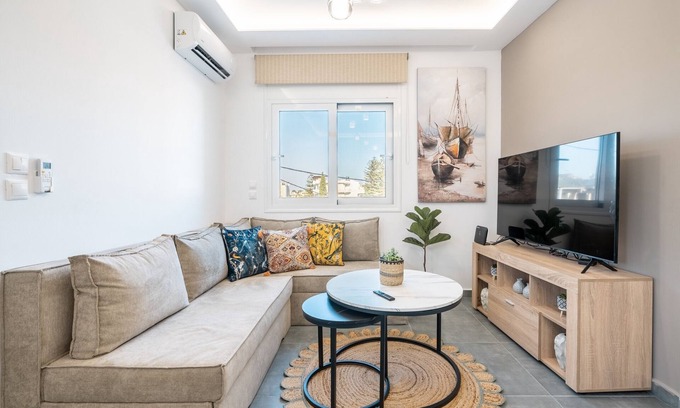 Petaloudes Apartment | Apartment 'Velvet 1' with Mountain View, Wi-Fi and Air Conditioning