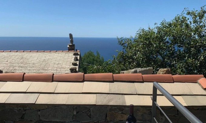 Vernazza Apartment | Apartment 'Vistamare Relax Cinque Terre' with Sea View, Wi-Fi and Air Conditioning