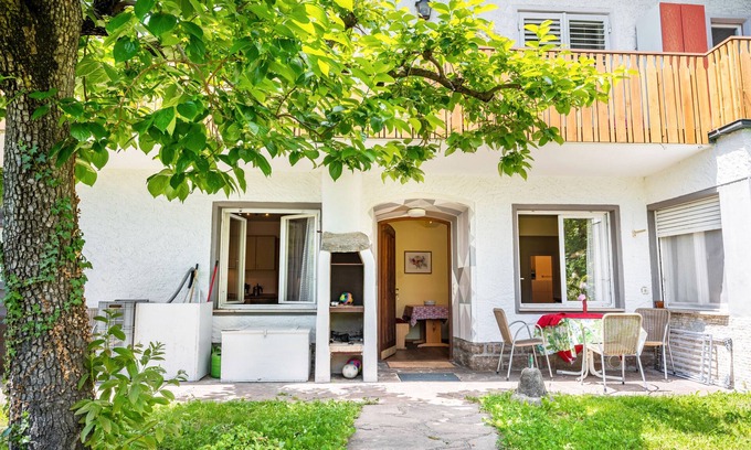 Lagundo Apartment | Apartment 'Weinberg 2' with Mountain View, Shared Pool and Wi-Fi