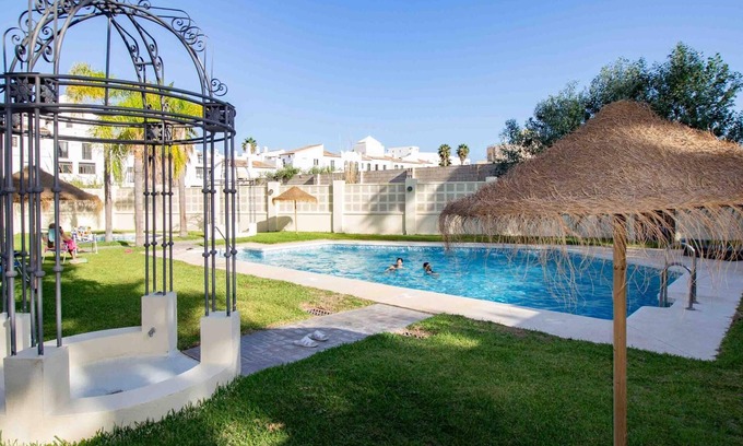 Playa Granada Apartment | Apartment with balcony and community pool