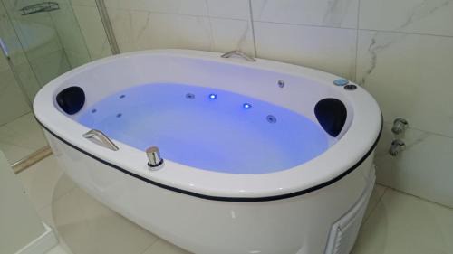 Planalto Apartment | Apartment with Bathtub in Front of Rua Torta