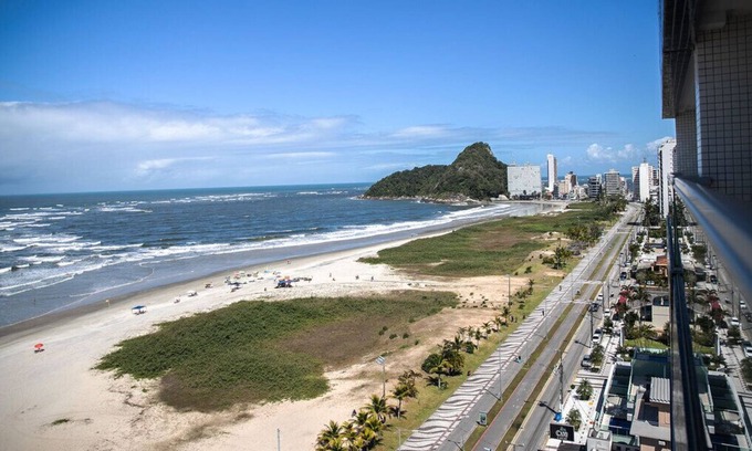 Caioba Apartment | Apartment with Wi-Fi on the seafront Praia Brava, Caiobá/PR