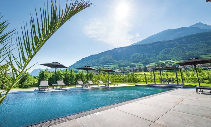 Tramin Apartment | Apartment Zwerger 'Süden' with balcony, pool and large sunbathing lawn