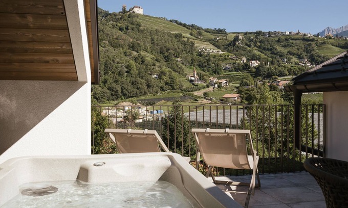 Lagundo Apartment | Apartsuites Rosengarten: luxury apartment with private outdoor whirlpool and pool