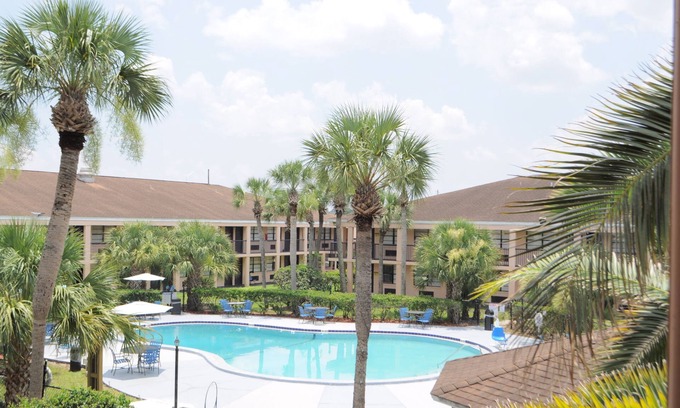 Jacksonville Hotel | Apm Inn and Suite