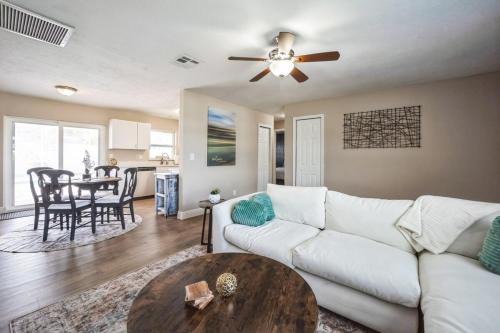 Apollo Beach Villa | Apollo Beach Retreat - 3BR - Pool - Backyard -BBQ