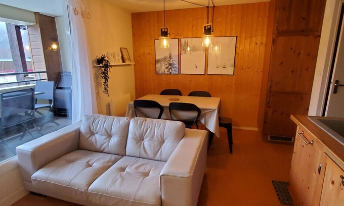 Besse-et-Saint-Anastaise Apartment | Appartement en centre station résidence le Pavin