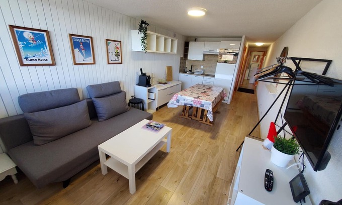 Besse-et-Saint-Anastaise Apartment | Appartement en coeur de station 1522