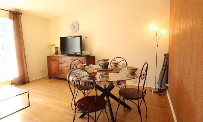 Bagneres-de-Luchon Apartment | Appartement 2 pièces cabine avec balcon, parking, animaux admis, Wi-Fi - FR-1-313-195