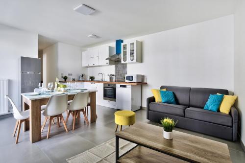 Les Poulettes Apartment | Appartement Le Spacieux Lyonnais
