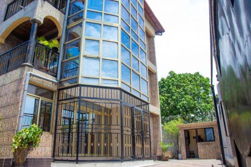 Kinshasa Apartment | Appartement spacieux à Kinshasa avec balconELv
