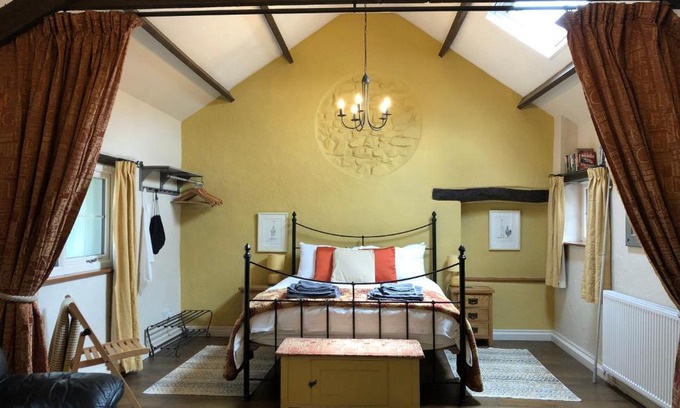 Tan-y-groes House | Apple Tree Corner