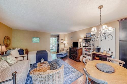 Lake Lure Hotel | Apple Valley Treetop Villa