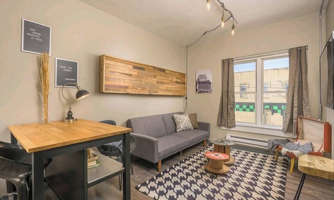 Appleton Apartment | Appleton Downtown 1-Bedroom Stay