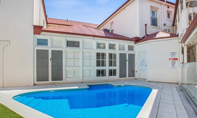 Victor Harbor Apartment | Apt 22 Smugglers Inn Central Victor Harbor 5 mins to everything .