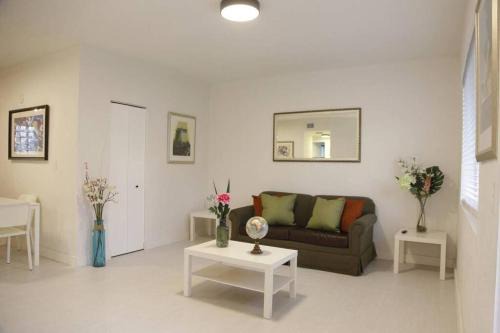 Seybold Apartment | Apt 3 Miami Designer Apartment in the Upper East-Side