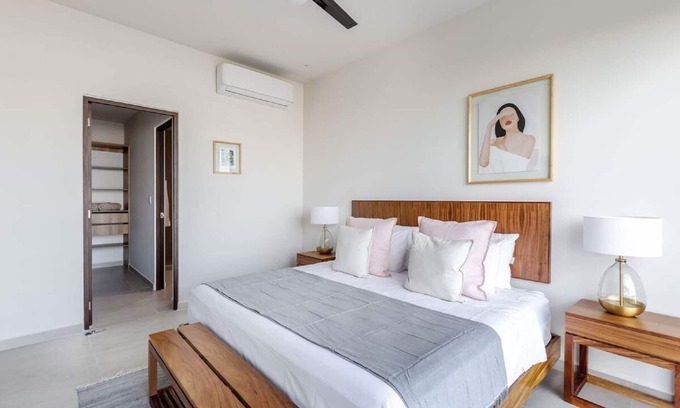 Downtown Cancun Apartment | Apt 402 with stunning Lagoon view w/pool and gym