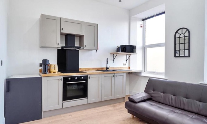 Brighouse Apartment | Apt 7 Tudor House