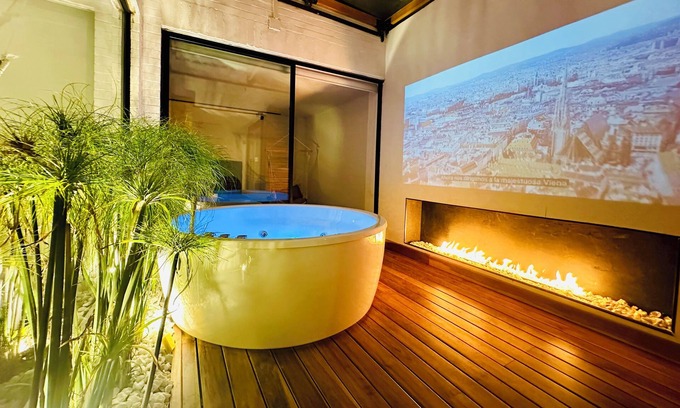 Calle 100 Apartment | Apt with private jacuzzi sauna sauna fireplace cinema and gym king size bed 93 park