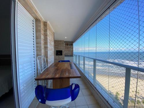 Mirim House | Apto Alto Padrão Frente Mar no melhor condomínio