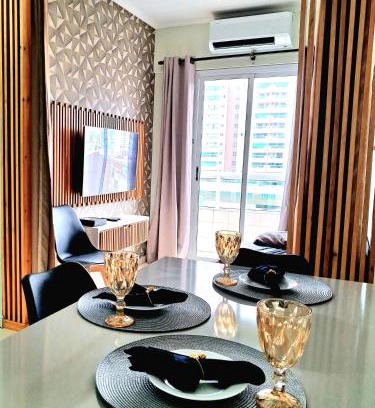 Mirim Apartment | Apto Com Sacada e Ar Condicionado a 2 minutos da Praia