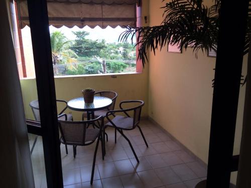 Parque Enseada Apartment | Apto com varanda Wi-Fi, Netflix - 400 m da praia