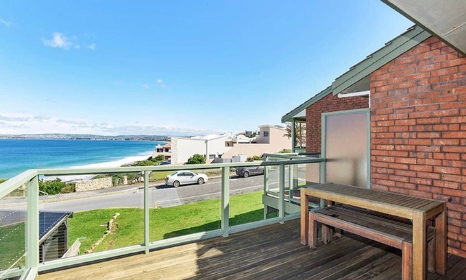 Port Elliot House | Aqua Bella - Unit 4/2 Hutton St-Wi-Fi - Oceanviews