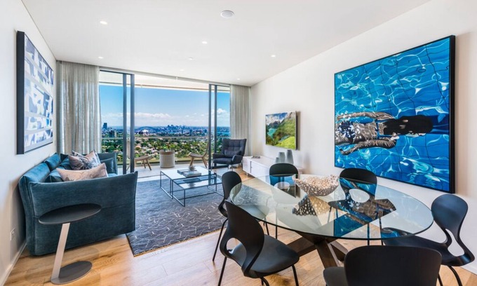 Bondi Junction Apartment | Aqua Spectacular Situated in the heart of trendy, cosmopolitan Bondi Junction