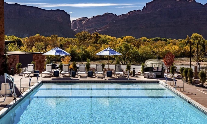 Moab Hotel | Arches Nearby! Next to North Window, Free Breakfast, Pool, Gym, Parking!
