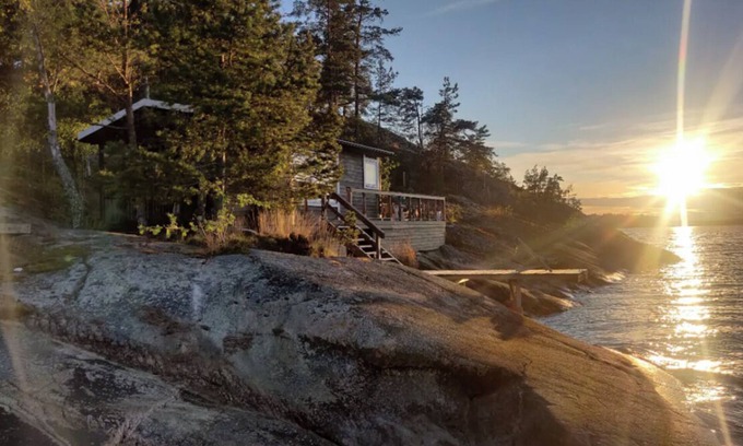 Vaxholm Cabin | Archipelago Hideaway with Panoramic Seaview