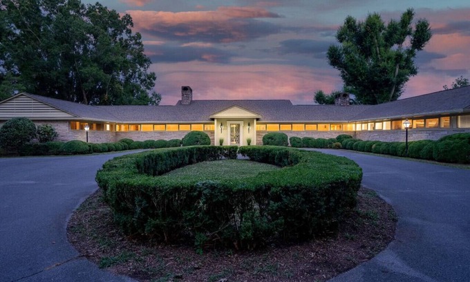 Sevierville House | Architect-Designed 6BR Mid-Century Retreat