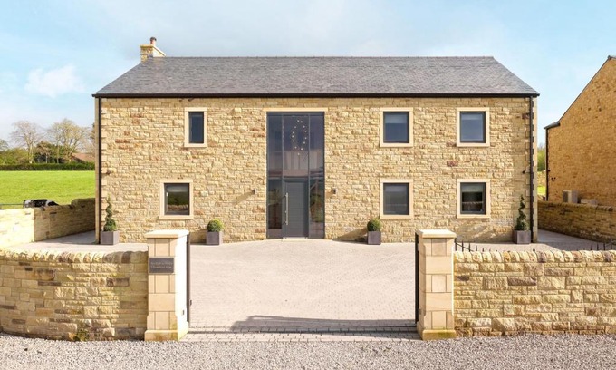 Blackburn House | Archstone House