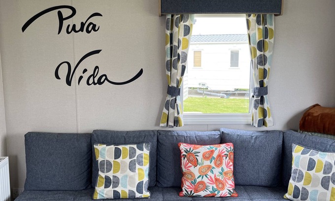 Clacton-on-Sea House | Arizona-Pura Vida Holidays Caravan with free WIFI and private parking