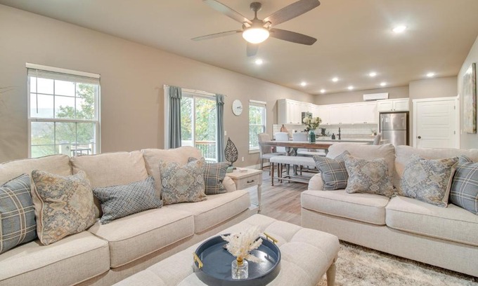 Farmington House | Arkansas Guest Suite with Deck Near Fayetteville!