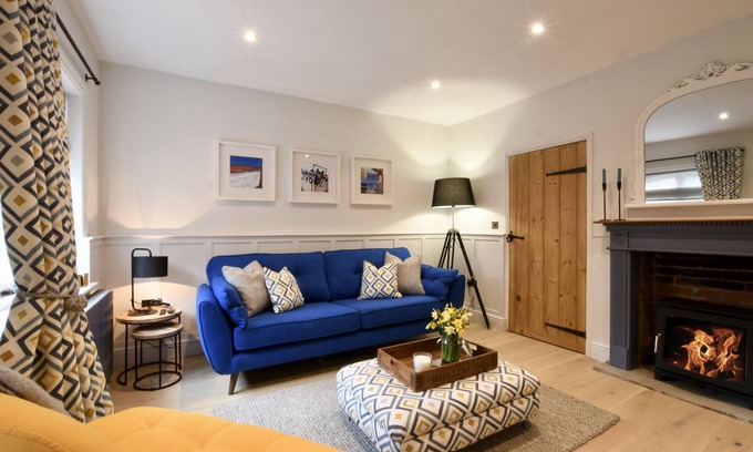 Orford Cottage | ARLO COTTAGE, ORFORD, pet friendly, with open fire in Orford