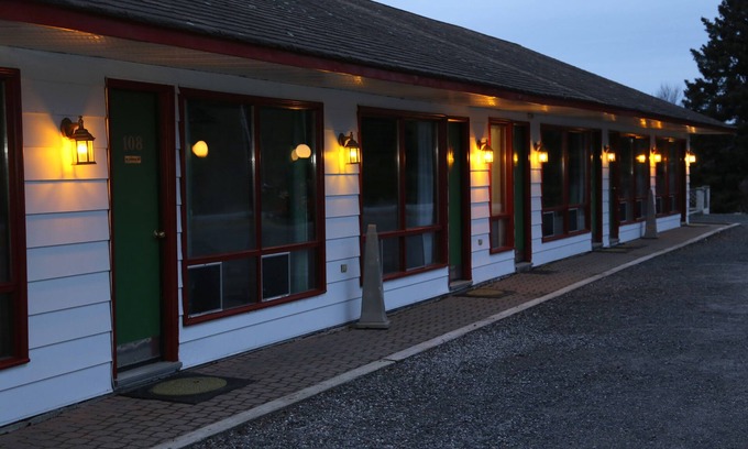 Huntsville Hotel | Arrowhead Inn by Baaman's