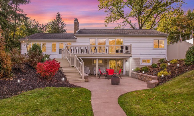 Bristol Cottage | Arrowhead Riverfront- 30 Min to ND Stadium