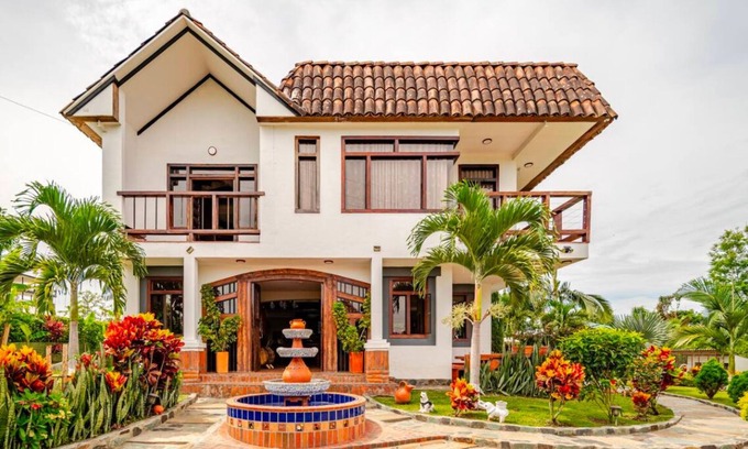 Quimbaya Ski Chalet | Art Tropical Retreat for Relaxation, Barbecue, and Quality Family Time!"