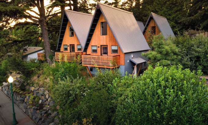 Stevenson Cabin | ArtBliss I: Cozy Cabin w. River Views and Firepit