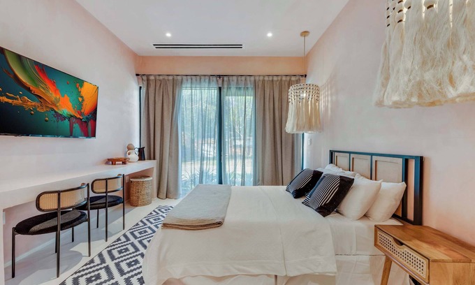 Bayside Historic District Apartment | Artisan Studio- Breakfast Nook by Design District