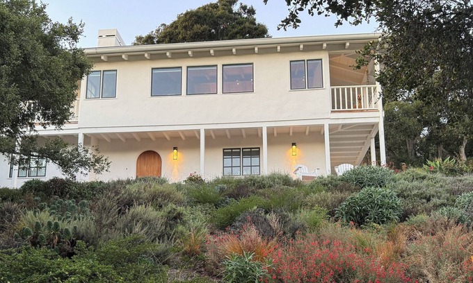 Hatton Fields House | Artist’s Retreat: 3BR Carmel-by-the-Sea w/Ocean Glimpse & Walk to Beach & Town