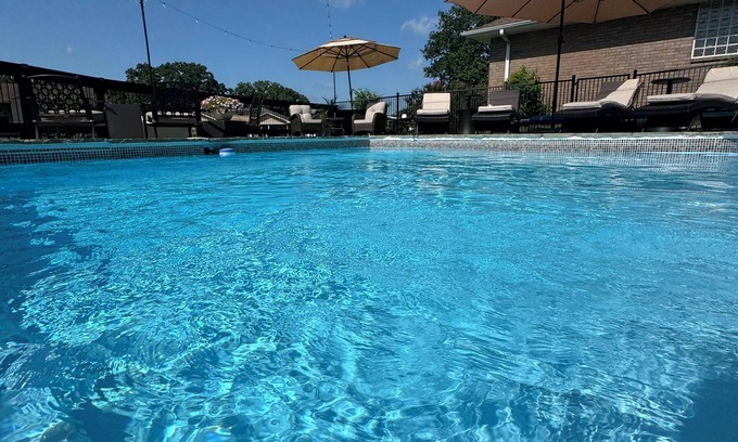 Hot Springs House | As Good As It Gets on the Lake - Private pool & Hot Tub